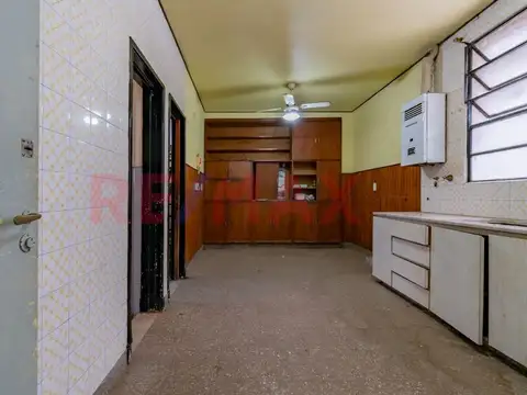 Casa 7 ambientes con 2 baños