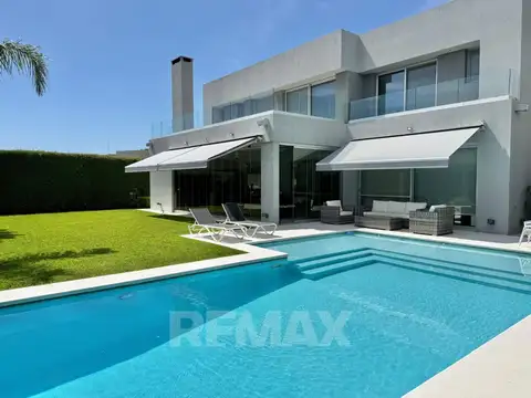 Casa en Venta en Ayres Plaza, USD 695.000