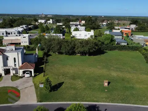 RETASADO Terreno central en barrio privado Estancia Smithfield