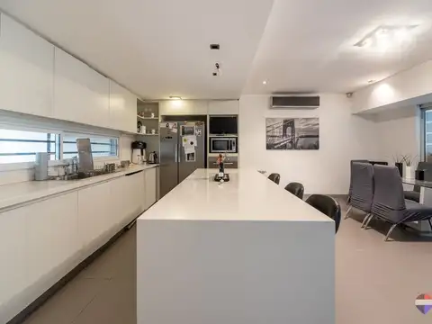Venta Casa moderna en Saavedra con jardín y pileta