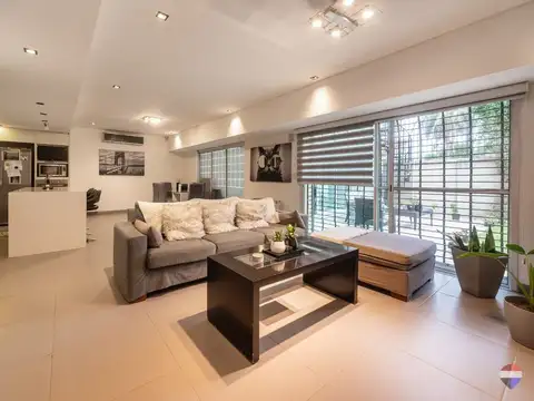 Venta Casa moderna en Saavedra con jardín y pileta