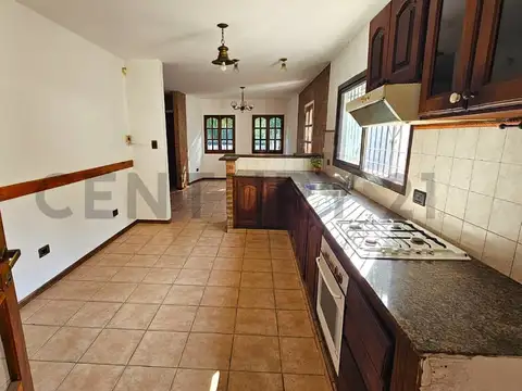 Casa 6 ambientes con 3 baños