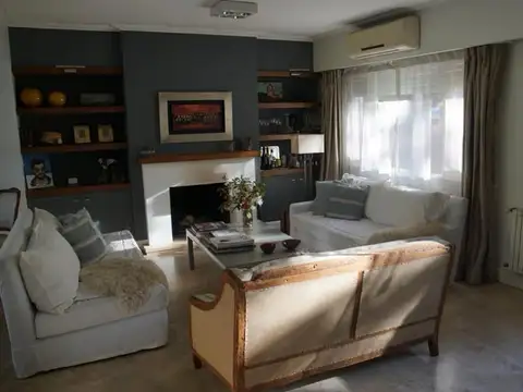 Casa en Venta con 3 cocheras