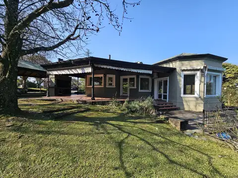 Casa en Venta con 2 cocheras