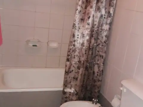 MUY LINDA CASA CON PISCINA Y QUINCHO! CON LOSA LISTA PARA AMPLIACION