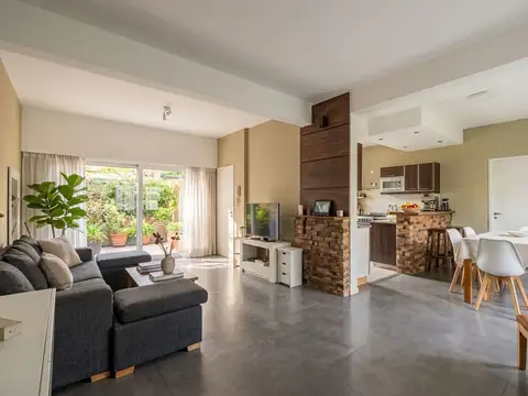 Casa 4 ambientes con 1 baño