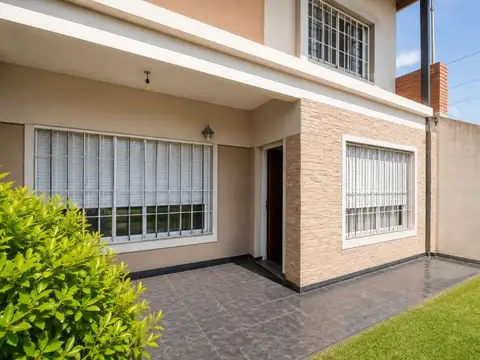 VENTA CASA 4 AMBIENTES EN 2 PLANTAS PASO DEL REY
