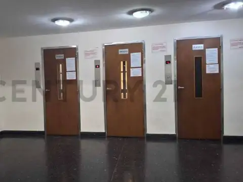 Av Luro 3000, Piso 0