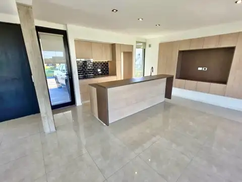 Casa en Alquiler al Este
