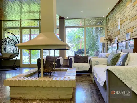 CASA AMERICANA en VENTA - 7 ambientes y amplio terreno - FLORIDA