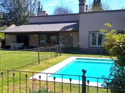 Casa en Venta con 2 cocheras