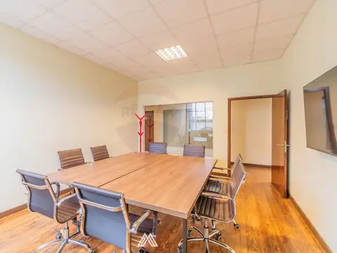 Oficina en Venta con 4 cocheras