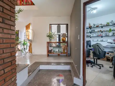 Casa en Venta con 3 cocheras