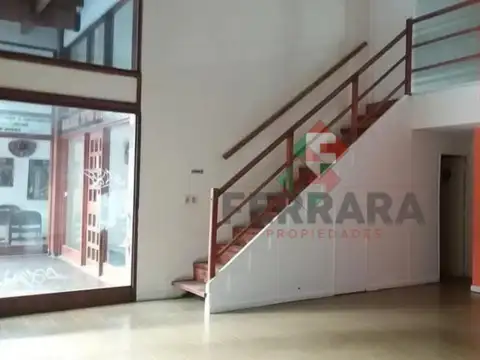 Amplio local comercial en Galería Vía Firenze