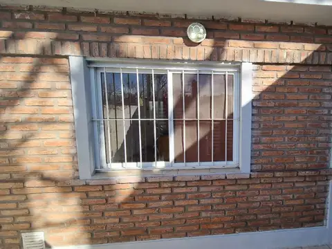 Venta | Casa | 1 dormitorio | Capitán Bermúdez | Barrio Villa del Prado