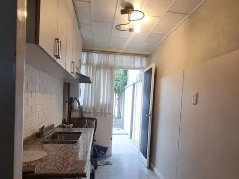 Casa 7 ambientes con 1 baño