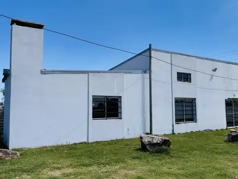 Salón de Fiesta con casa y mejoras