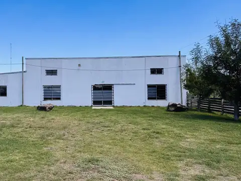 Salón de Fiesta con casa y mejoras 