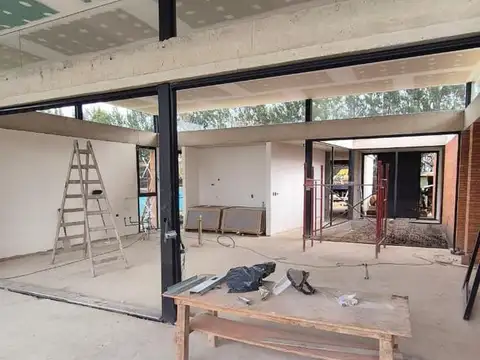Casa en Venta con 3 cocheras