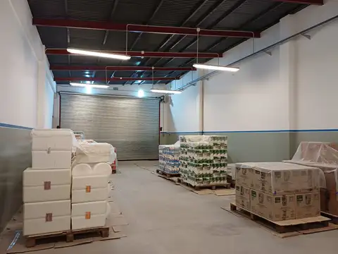 Local comercial / Galpon a estrenar. 200 m2 Cub. Vestuarios. Oficina. Varios destinos. Ubicacion privilegiada