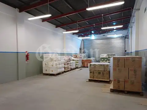 Local comercial / Galpon a estrenar. 200 m2 Cub. Vestuarios. Oficina. Varios destinos. Ubicacion privilegiada