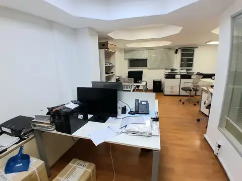 Lavalle  al 1100. A metros del obelisco. Todos los medios de transporte.