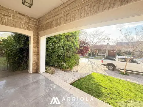 Lavalle  al 2752, entre Rawson y Garay