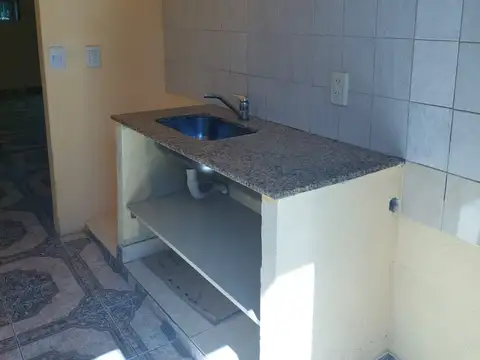 Casa 3 ambientes con 1 baño