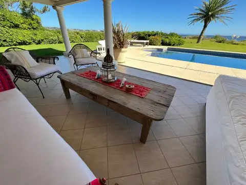 Casa 7 ambientes con 6 baños