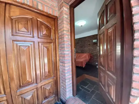 Casa 5 ambientes con 4 baños