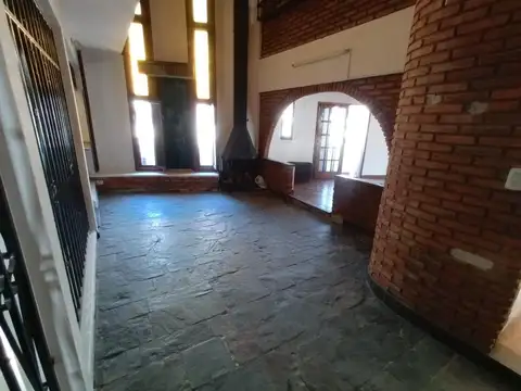 Depto Tipo Casa en Alquiler de 4 ambientes