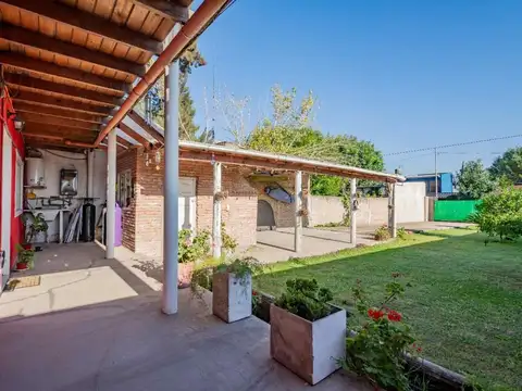 Casa 2 Dorm c/ Parque y Parrilla – Guernica