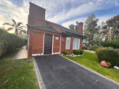 Casa Chalet  en Alquiler en Banco Provincia, Francisco Álvarez, Moreno
