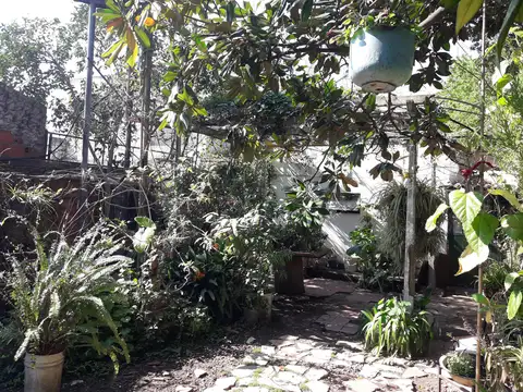 Casa con Galpón y Depto - Ituzaingó Norte