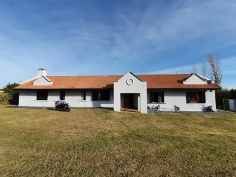 Casa en Venta con 4 cocheras