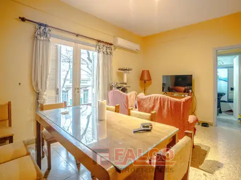 Departamento en Almagro - 3 ambientes con balcon - 1 er piso por escalera