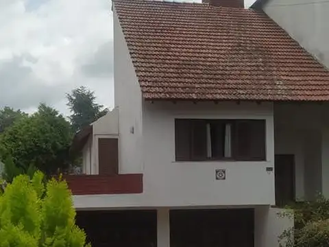 Casa en venta - 4 Dormitorios 4 Baños 2 Cocheras - 480Mts2 - Santa Teresita