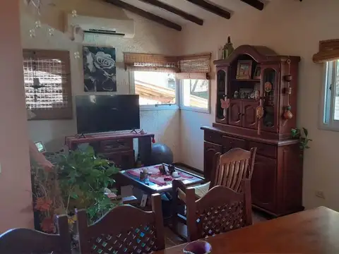 Casa 5 ambientes con 1 baño