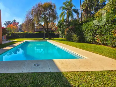 Casa en venta 5 amb. Lote de 1107 m2.Golf. Mayling, Pilar