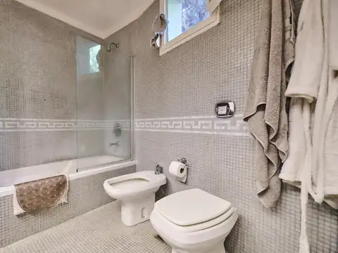 Casa en Venta con 4 cocheras