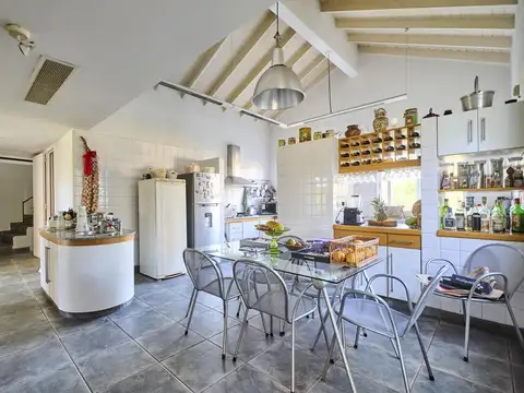Casa 5 ambientes con 2 baños