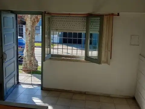 Depto Tipo Casa en Alquiler en Quilmes Oeste, $ 500.000