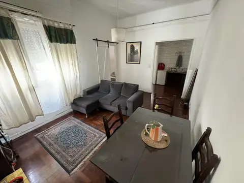 Alquiler temporario  amoblado - 2 ambientes - 2do piso por escalera - Luminoso