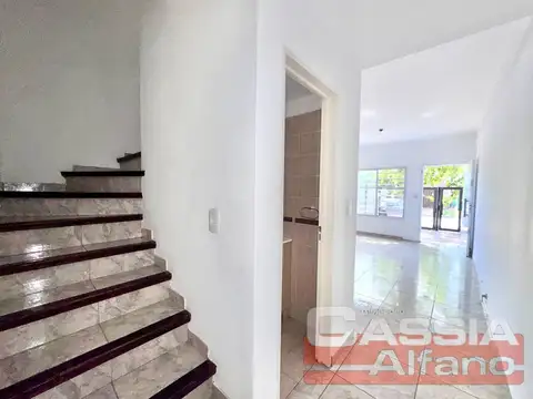 Depto Tipo Casa 3 ambientes con 2 baños