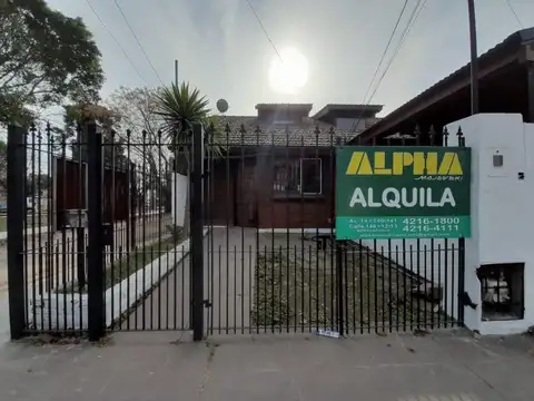 Dúplex de 3 amb. con entrada p/ auto en venta