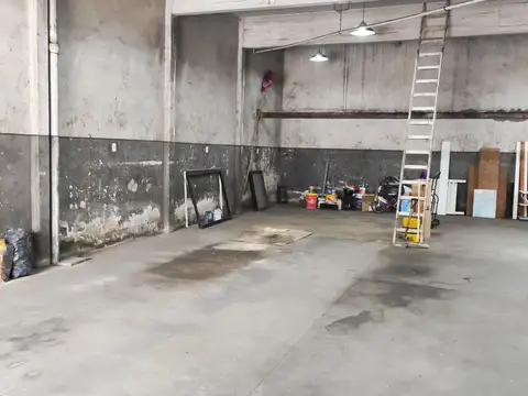 Venta galpón/depósito/local barracas