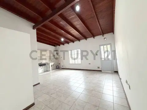 Departamento 2 ambientes con patio e ingreso para vehículo. VENADO TUERTO