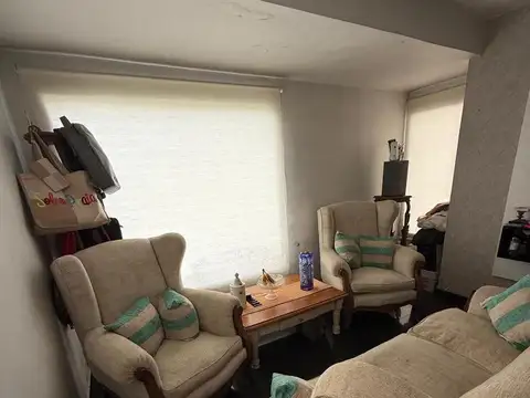 VENTA CASA DE UN DORMITORIO CON AMPLIO JARDIN EN LOS HORNOS