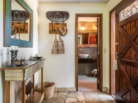 Casa 4 ambientes con 2 baños