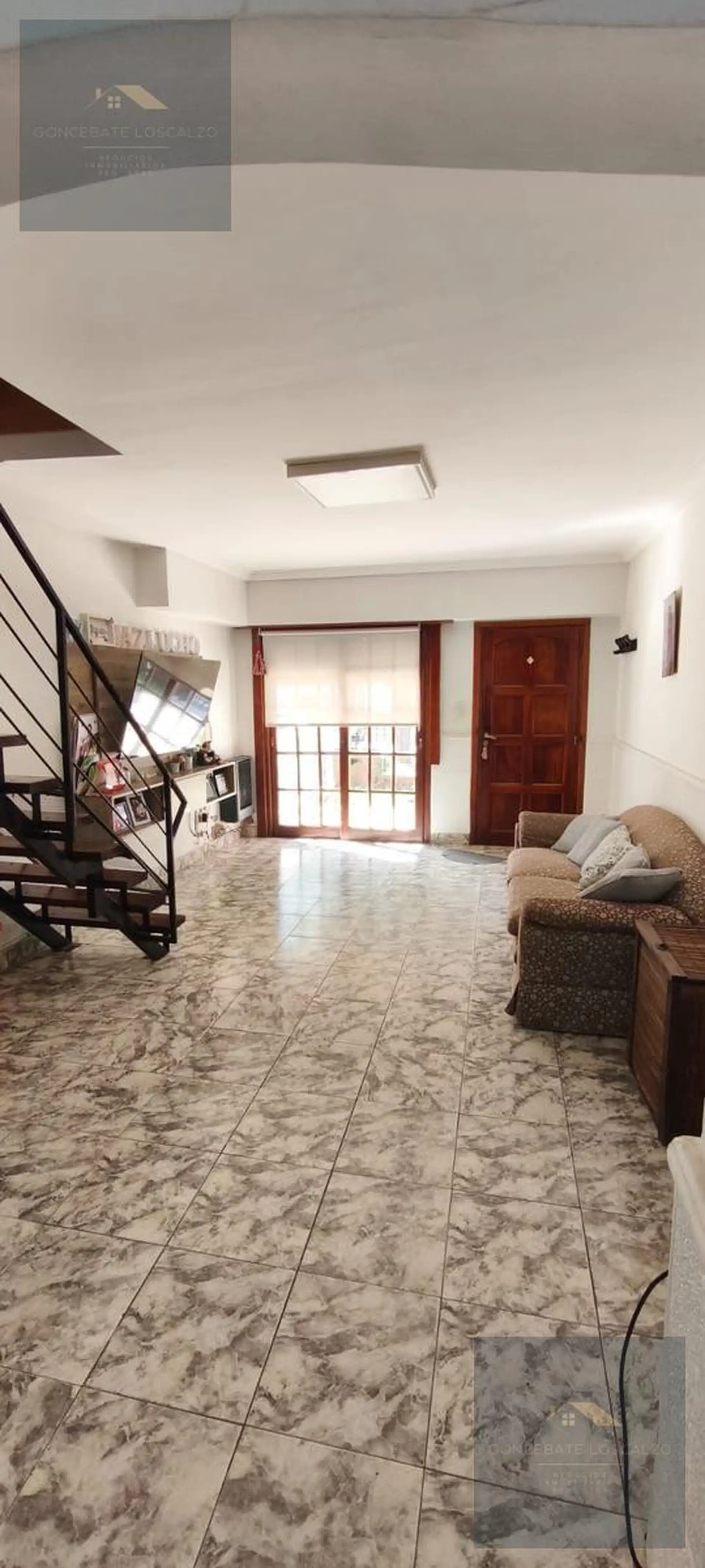 Casa 5 ambientes con garaje para dos autos y quincho